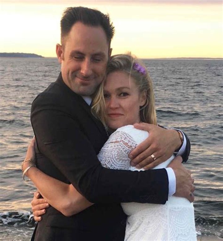 Julia Stiles: Husband, Kids & More