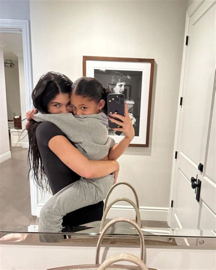 Kylie Jenner & "Little Dignity": Paparazzi Photo Controversy