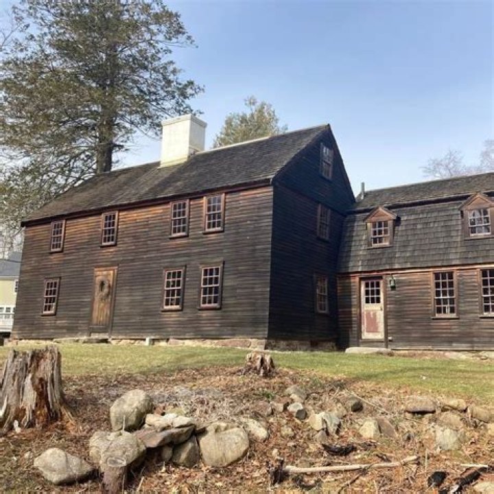 MA Celebs: Famous Faces & Hidden Homes in Massachusetts!