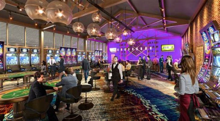 Queen Baton Rouge: Dining, Gaming & Entertainment