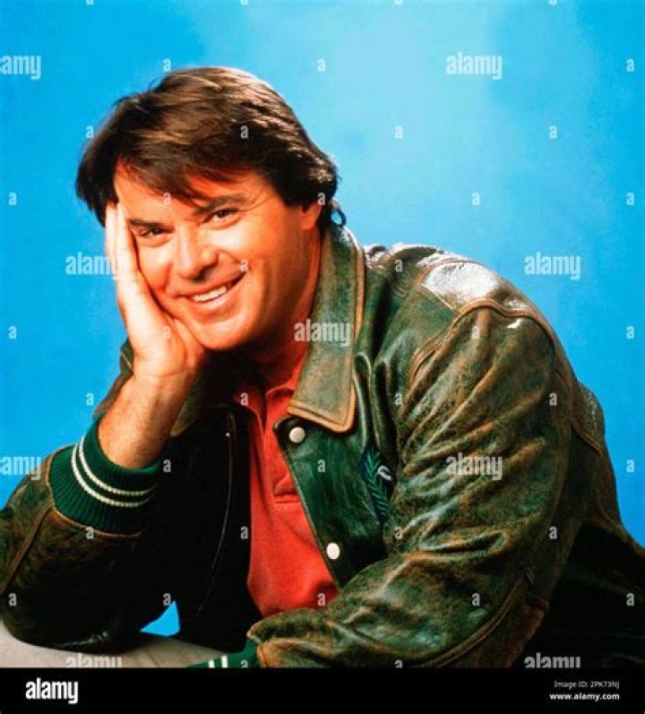 Remembering Robert Urich: A Look Back at His Life & Career