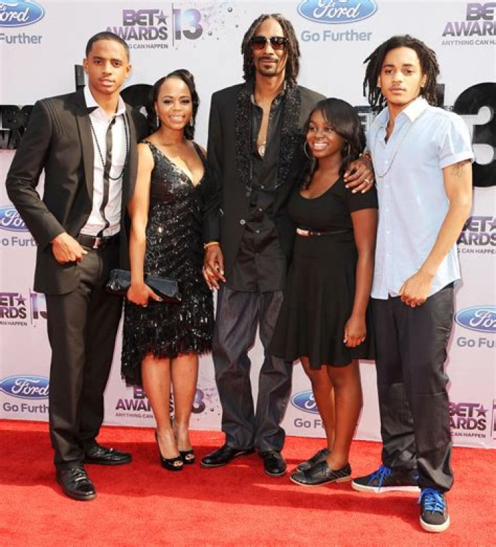 Snoop Dogg's Family: Wife, Kids & Grandchildren
