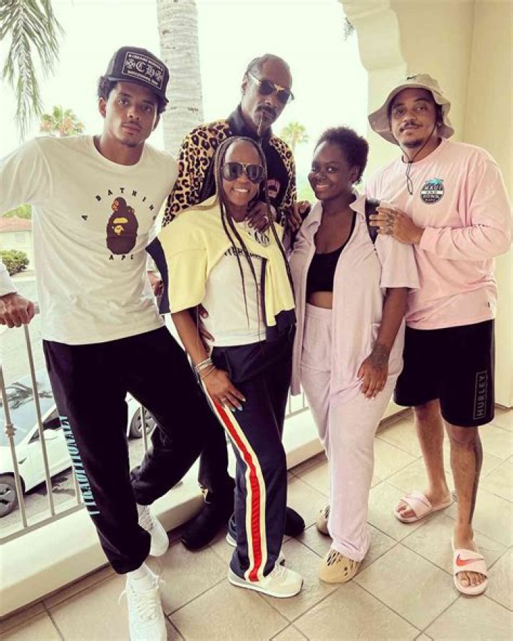 Snoop Dogg: Wife, Kids, and Family Life
