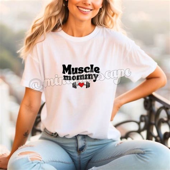 Ultimate Guide to the Muscle Mommy Movement